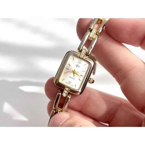 Gloria Vanderbilt GV II Gold T Ladies Vintage Wristwatch - 16mm - WORKS! - Picture 8 of 12